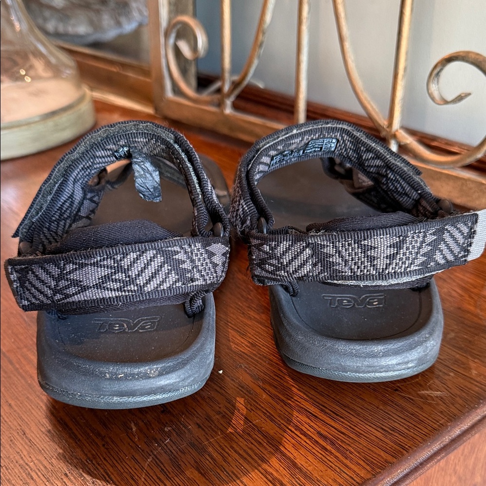 Teva Black Patterned Strap Sandals size men 6 - Picture 5 of 6